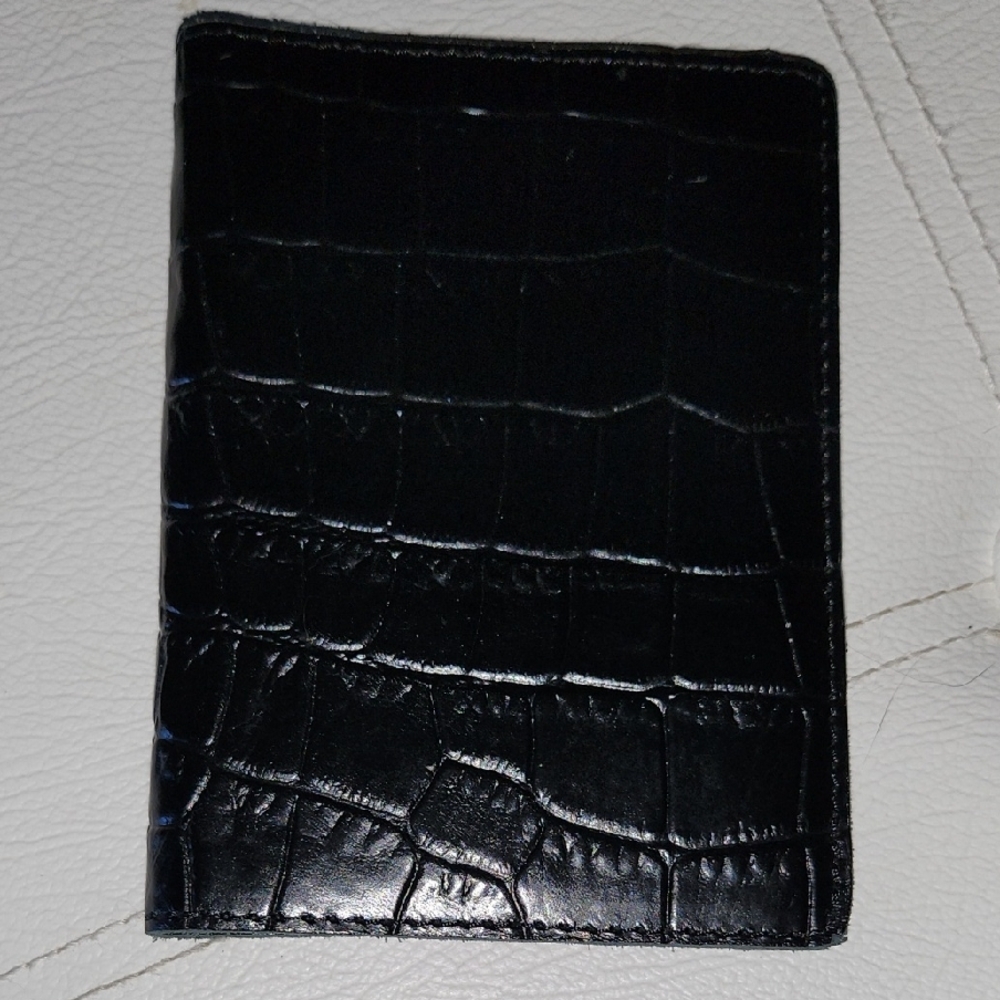 Cuyana Passport Wallet Case  in Black Croco